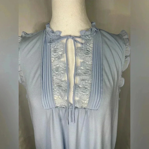 Express sleeveless lace cutout blouse - Picture 2 of 6